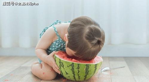 吃瓜给娃吃,亲子共享美味时光