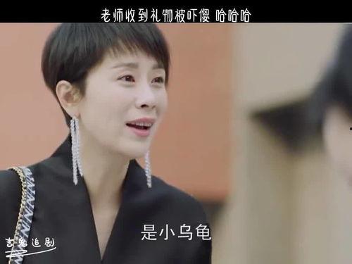 吃瓜父母帮儿子解压,温馨互动传递家庭温暖