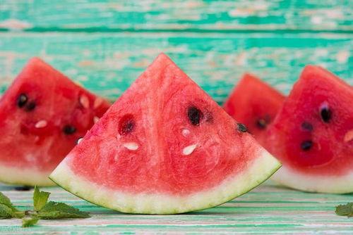 新年吃瓜文案,盘点那些年味十足的吃瓜时刻